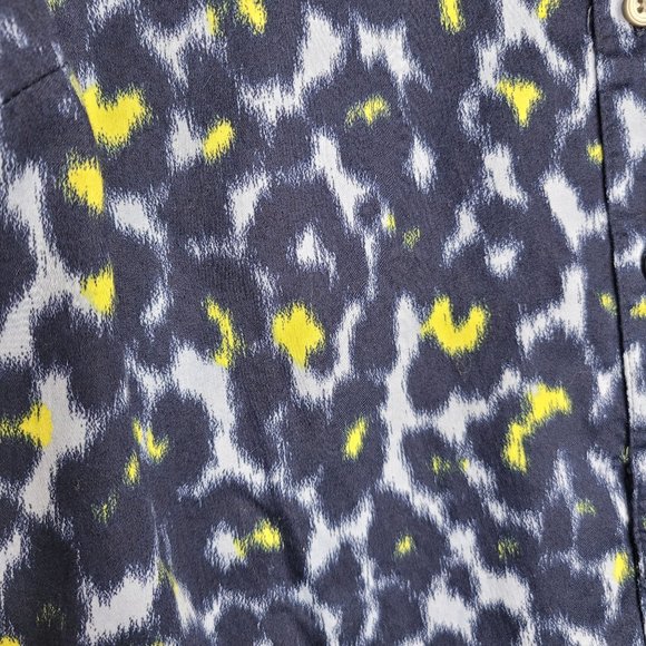 GAP The Tailored Shirt Blue Yellow Cheetah Print Button Down Size Large Petite - Picture 3 of 6